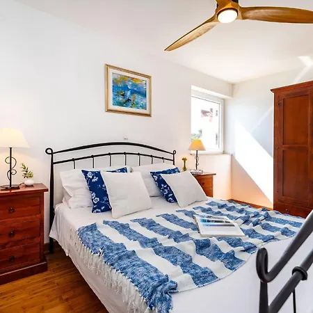Apartment Golubinka Veli Rat